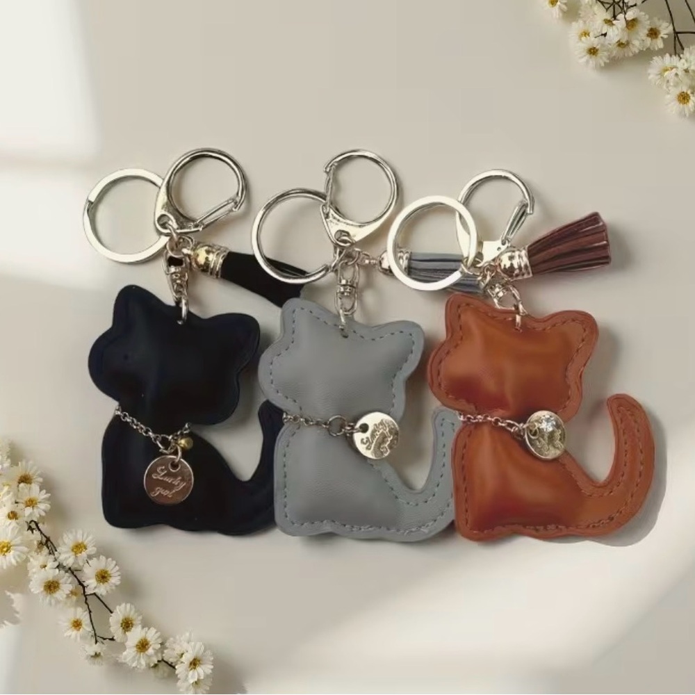 New Cat-Shaped Leather Keychain With Gold Accents - Picture 2 of 4